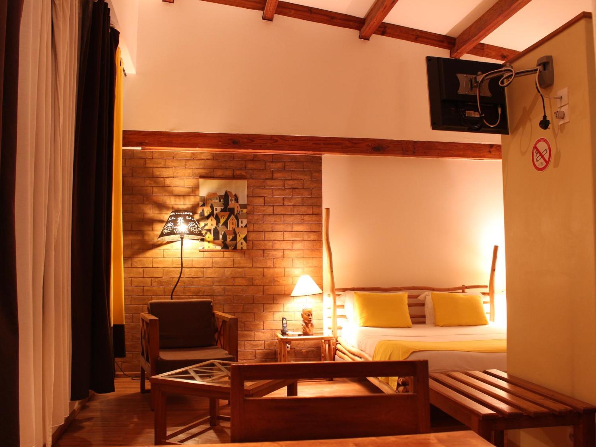 Hotel Restaurant Le Combava อันตานานารีโว ภายนอก รูปภาพ