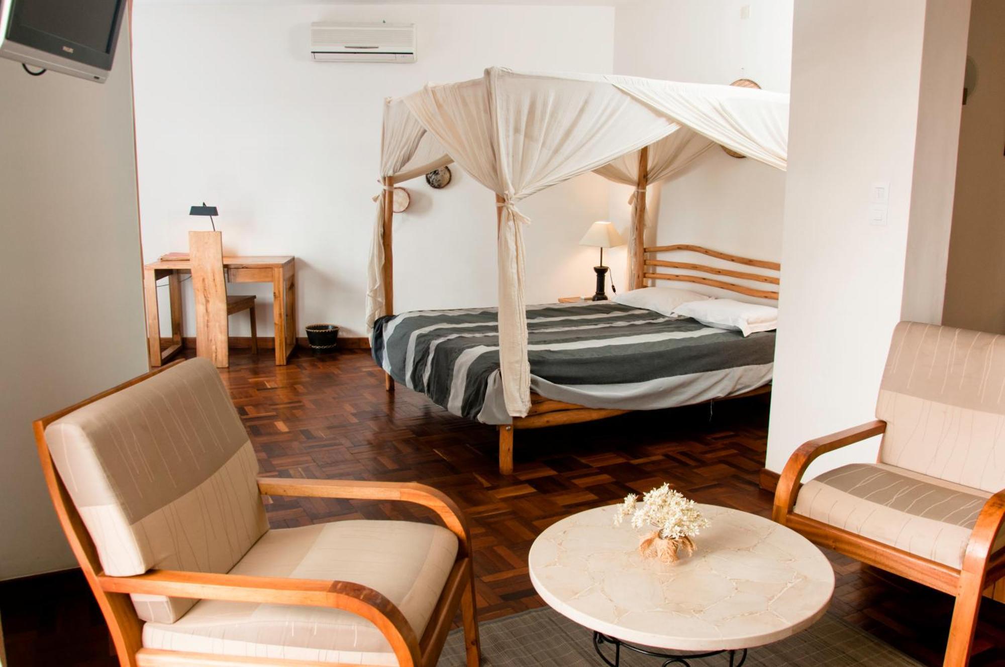 Hotel Restaurant Le Combava อันตานานารีโว ภายนอก รูปภาพ