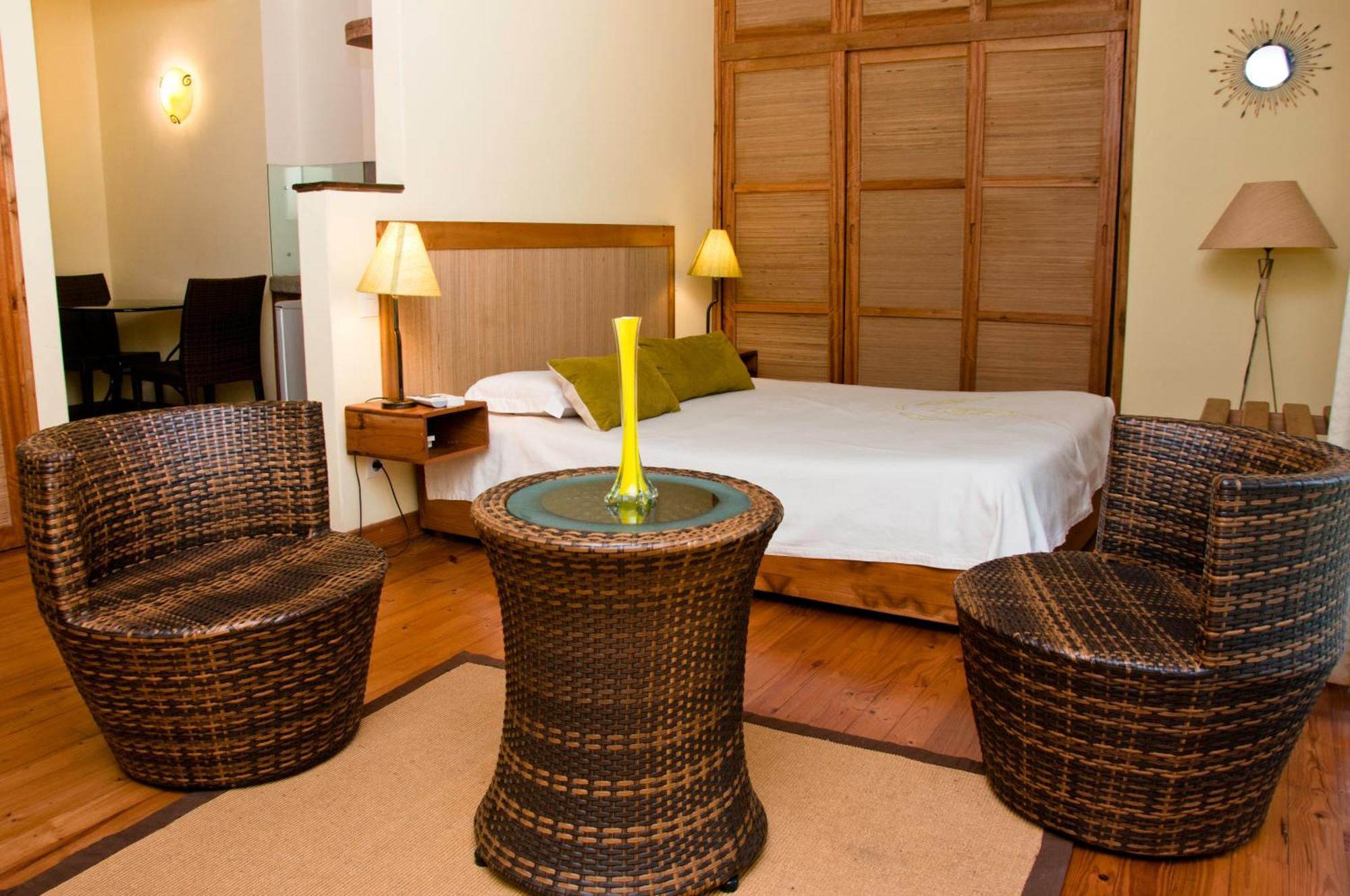 Hotel Restaurant Le Combava อันตานานารีโว ภายนอก รูปภาพ