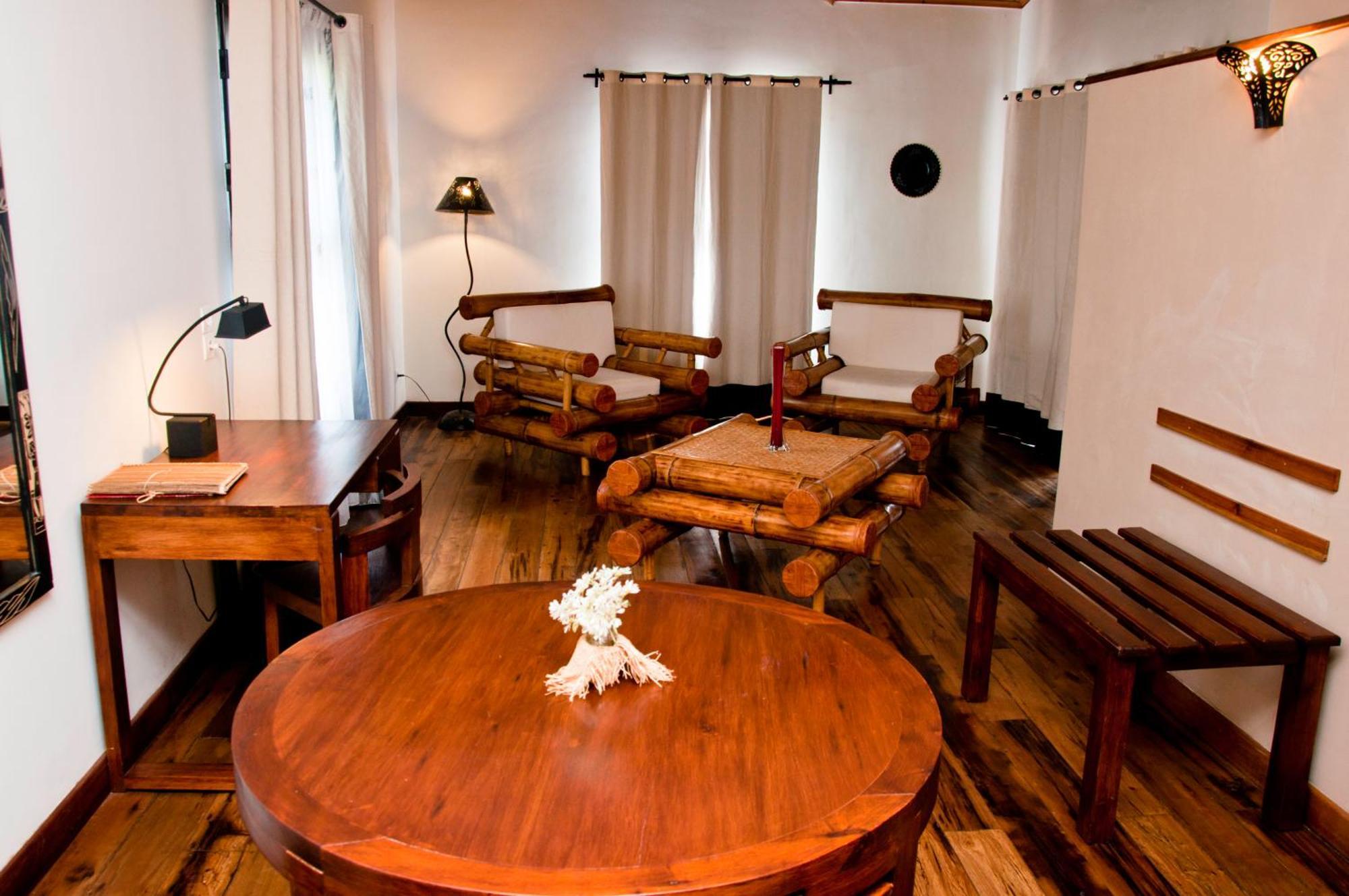Hotel Restaurant Le Combava อันตานานารีโว ภายนอก รูปภาพ
