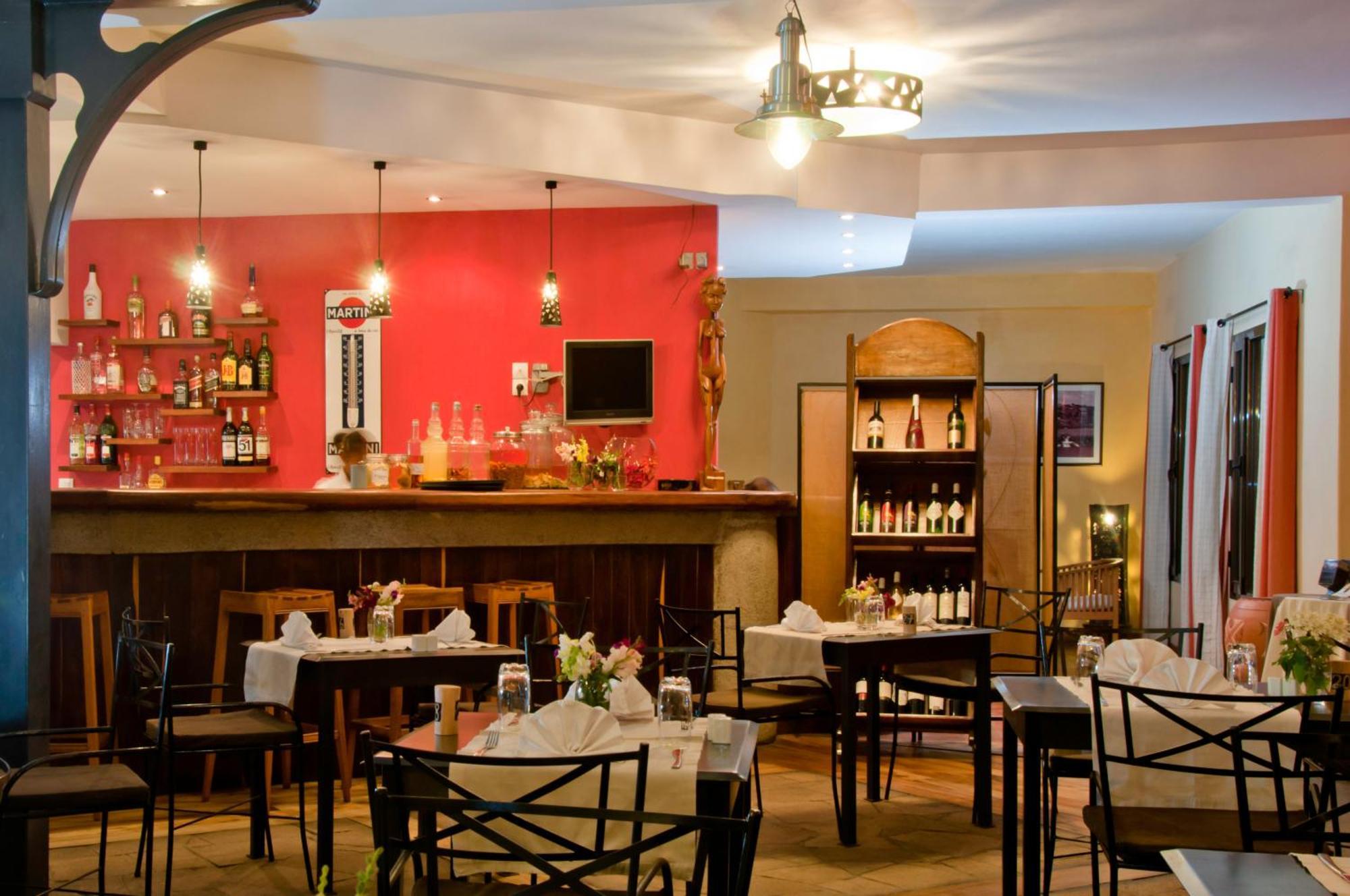 Hotel Restaurant Le Combava อันตานานารีโว ภายนอก รูปภาพ